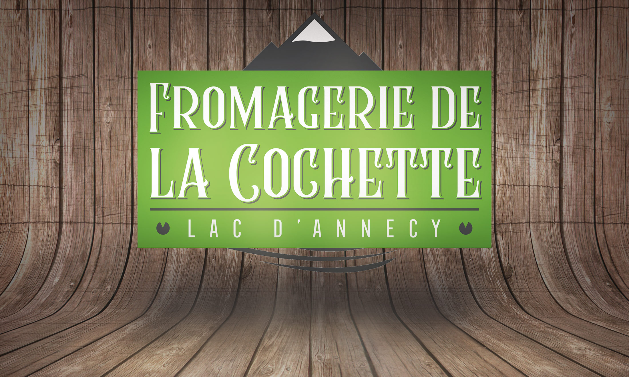 logo-fromagerie-de-la-cochette-backhround-wood logo-fromagerie-de-la-cochette-backhround-wood